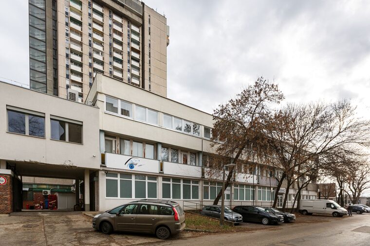 Petőfi tér 10. a hátsó szervzút felől