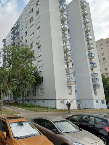 Ötvenhatosok tere 7. 8/70.